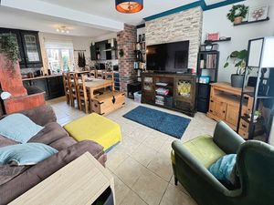 Lounge- click for photo gallery